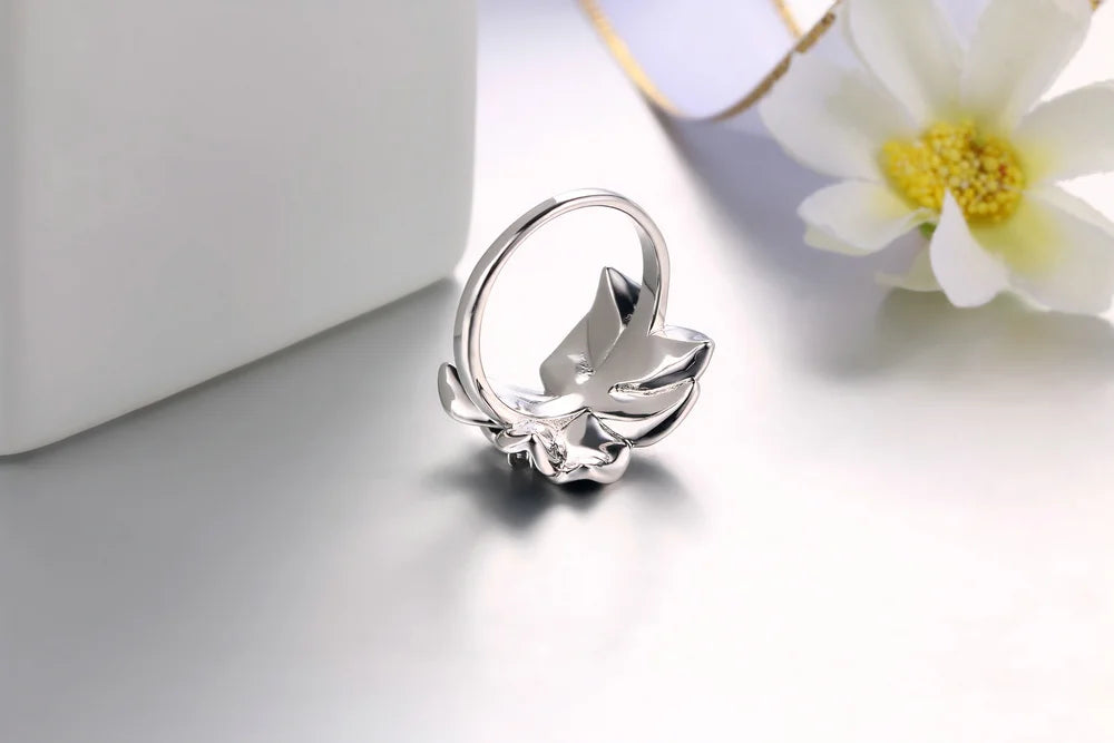 Anillo "Pétalo de Luna"