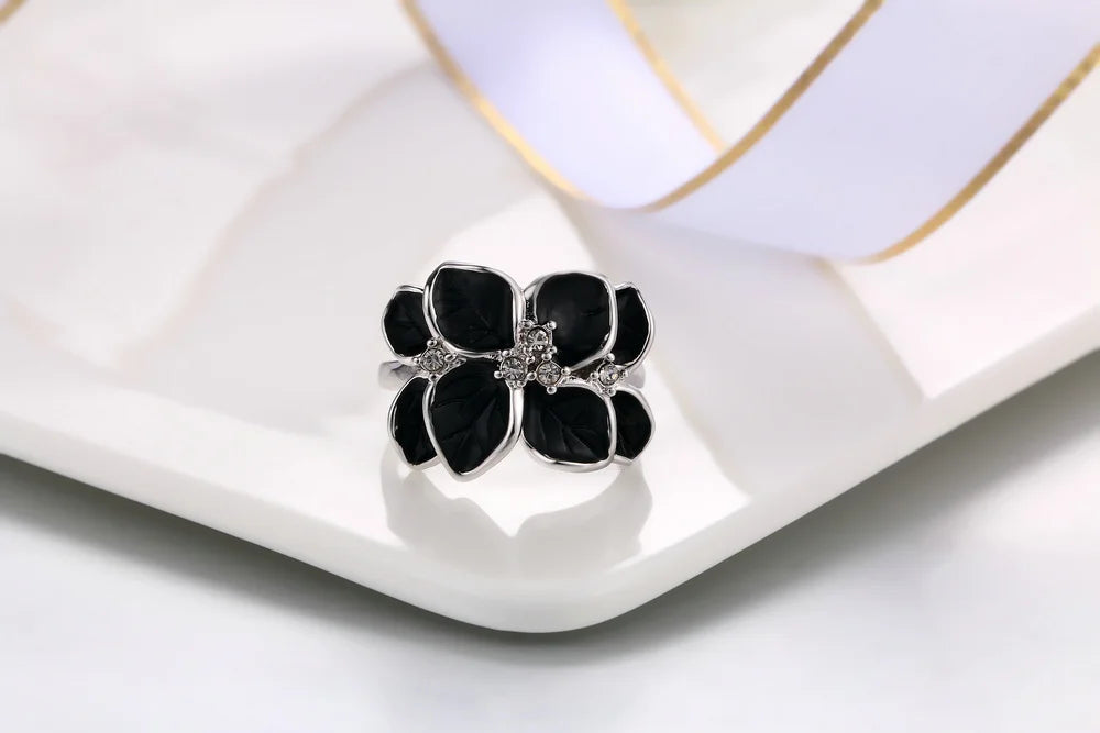 Anillo "Pétalo de Luna"