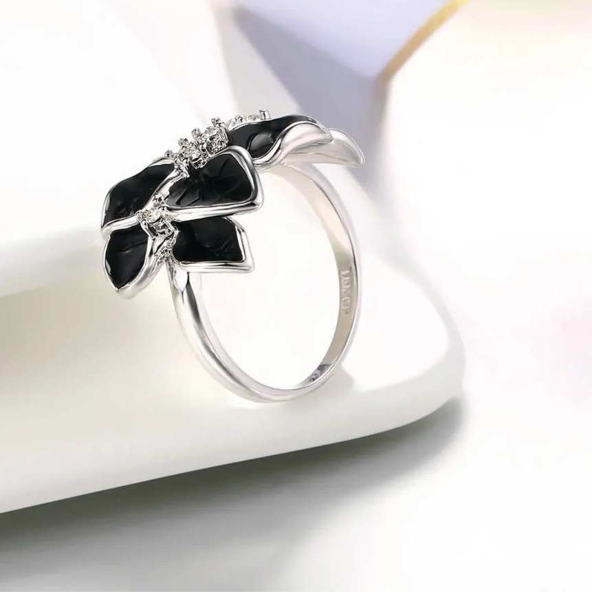 Anillo "Pétalo de Luna"