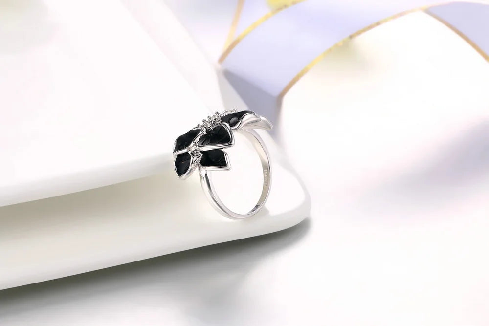 Anillo "Pétalo de Luna"
